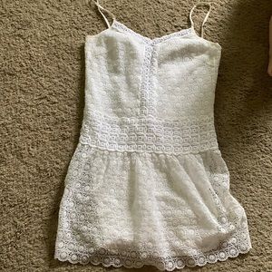Club Monaco eyelet white mini dress bow back